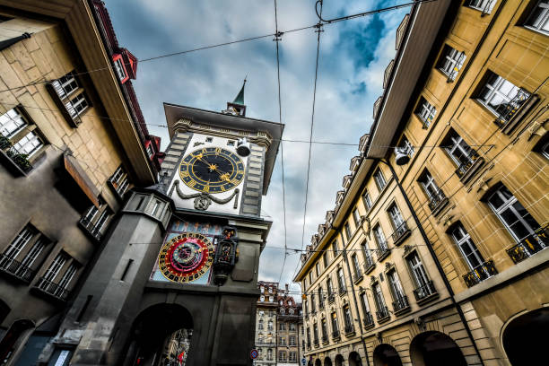 Réparation horloge et pendule ancienne a Marseille : Acheter une horloge pour vos proches.