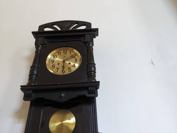 Réparation horloge et pendule ancienne a Marseille : Pendules à Balancier: Mesurer le temps avec précision