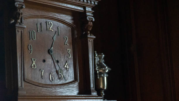 Réparation horloge et pendule ancienne a Marseille : Comment la longueur d’un pendule affecte-t-elle sa période ?