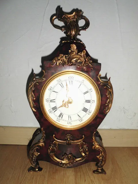 Réparation horloge et pendule ancienne Marseille : Comment un horloger-réparateur effectue-t-il des réparations sur une horloge de temps ancienne?